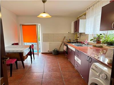 Apartament 2 camere, zona de jos