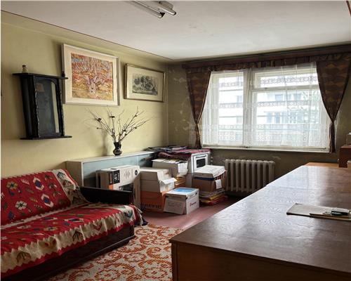 Apartament 3 camere, etaj 1, Plopilor