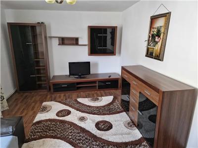 Vand apartament 3 camere zona Independentei