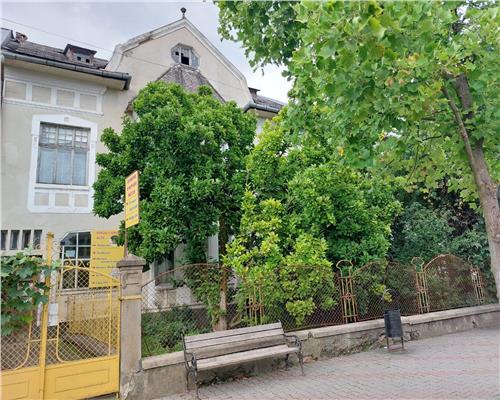 Casa D+P+E, Alexandru Odobescu